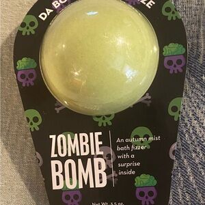 Da Bomb Bath “Zombie Bomb” Fun Size Bath Fizzer – 3.5 oz – Surprise Inside